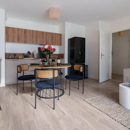 Les Mûriers De - Parking Privé&loggia Apartamento